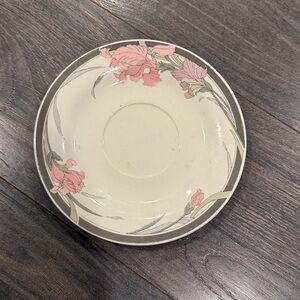 Kun-lun Floral Saucer with Pink Accents 10:16